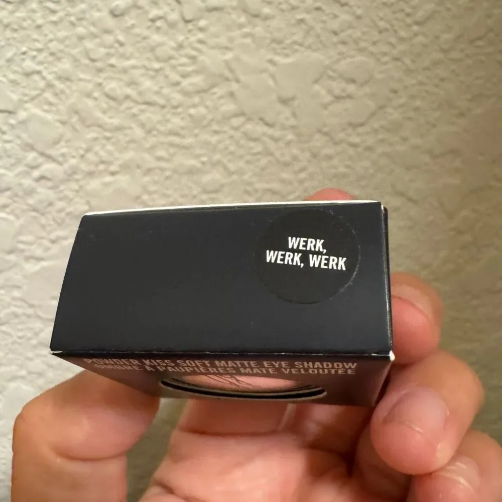 Mac Cosmetics Werk Werk Werk Powder Kiss Red Soft Matte Eyeshadow BNIB